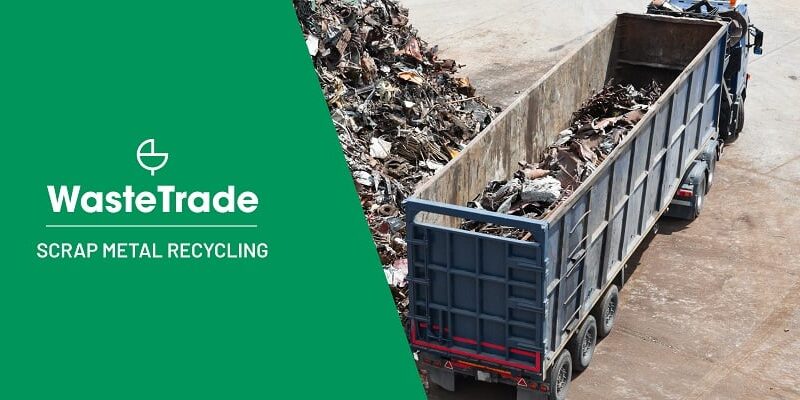 Camion chargé de déchets métalliques pour le recyclage